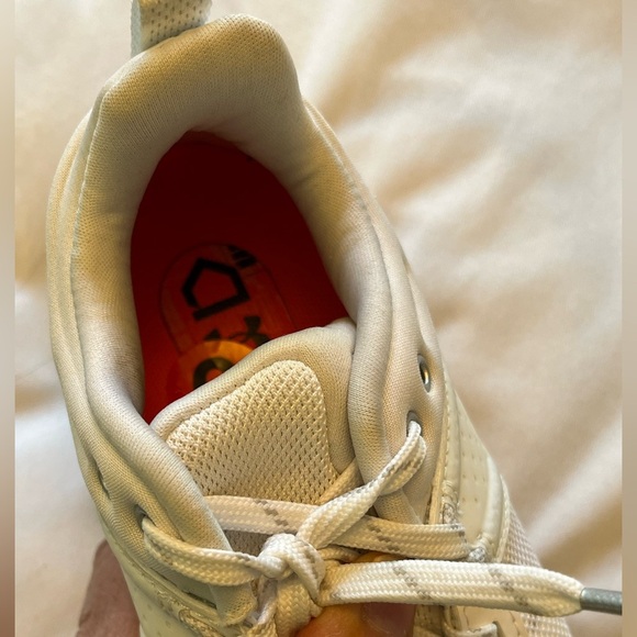 Under Armour Baseball/Softball Cleats
Women's Glyde MT Cleats White Size 6 - Picture 14 of 14